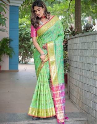green woven design floral zari kanjeevaram silk blend saree 2