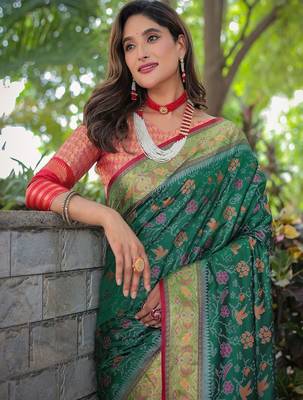 green floral zari kanjeevaram silk blend saree 3