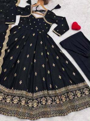 Black silk blend embroidered flared gown set 5
