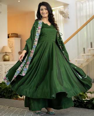 Dark-green silk blend embroidered flared gown set 1