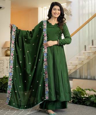 Dark-green silk blend embroidered flared gown set 2