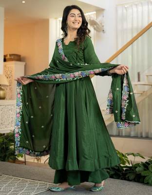 Dark-green silk blend embroidered flared gown set 3