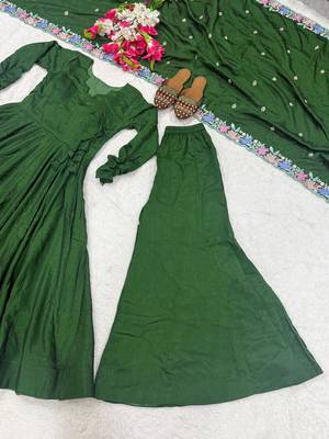 Dark-green silk blend embroidered flared gown set 4