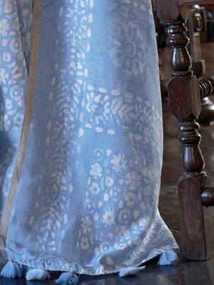 blue floral printed zari bagru saree with matching blouse 4