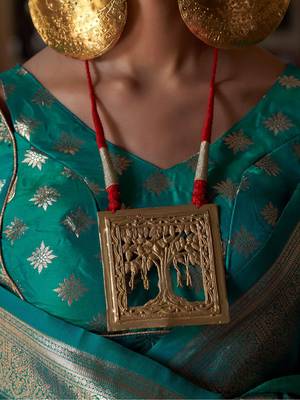green woven design zari banarasi silk blend saree 4
