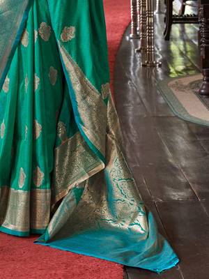 green woven design zari banarasi silk blend saree 5