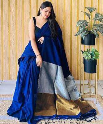 navy blue women solid cotton blend saree 3