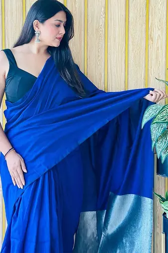 navy blue women solid cotton blend saree
