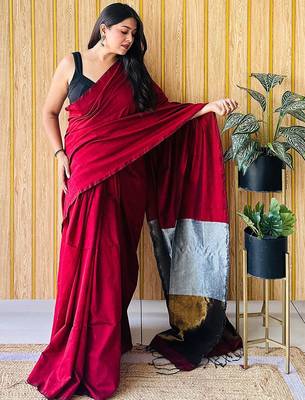 maroon cotton blend saree with blouse piece 2