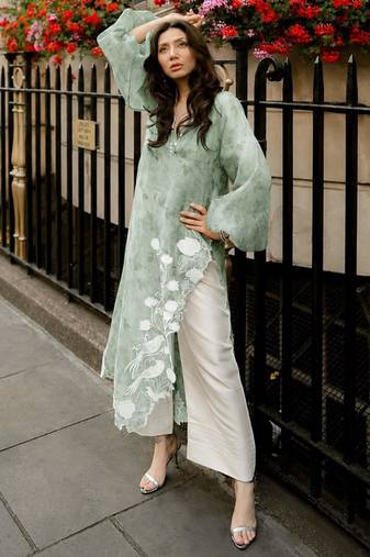 Green silk blend embroidered kurta set