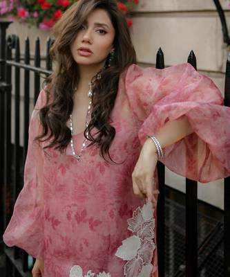 Pink organza embroidered kurta set 2