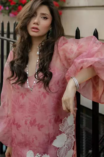 Pink organza embroidered kurta set