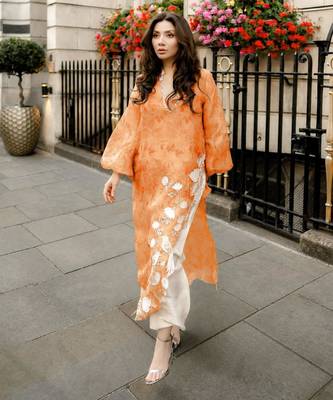 Orange organza embroidered kurta set 2