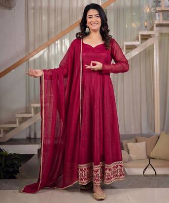 Red silk blend embroidered flared gown set 1