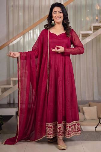 Red silk blend embroidered flared gown set