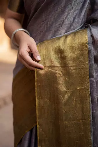 Grey woven design tissue kasavu saree