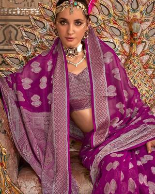 magenta woven design zari saree with blouse piece 2