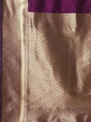 Purple woven design zari silk blend banarasi saree 5