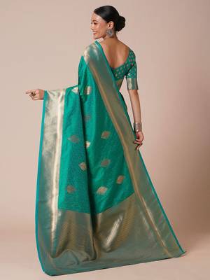 green bagh woven design zari banarasi silk blend saree 2