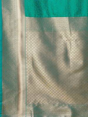 green bagh woven design zari banarasi silk blend saree 5