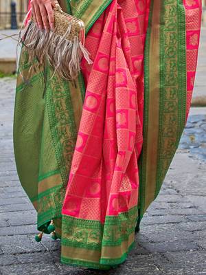 Pink woven design jaali silk blend banarasi saree 4