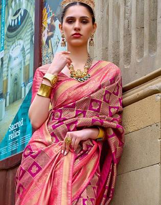 Magenta woven design jaali silk blend banarasi saree 2