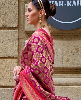 Magenta woven design jaali silk blend banarasi saree 3