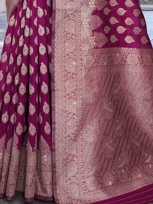 magenta woven design zari organza banarasi saree 5