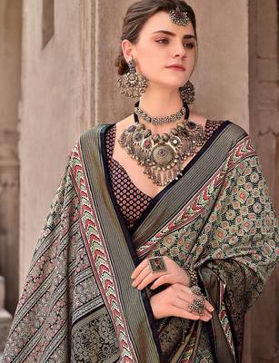 Black ethnic motifs zari silk blend banarasi saree 2