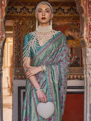 burgundy & blue geometric woven design zari banarasi silk blend saree 2