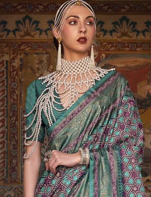 burgundy & blue geometric woven design zari banarasi silk blend saree 3