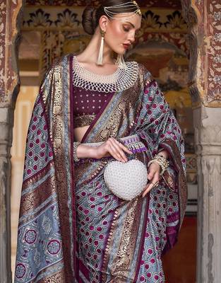 grey & maroon geometric woven design zari banarasi silk blend saree 2