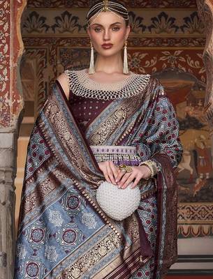 grey & maroon geometric woven design zari banarasi silk blend saree 3