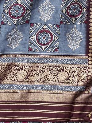 grey & maroon geometric woven design zari banarasi silk blend saree 4