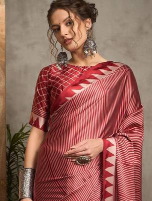red striped saree with blouse 4