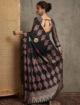 black printed saree with blouse 3