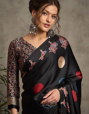 black printed saree with blouse 4