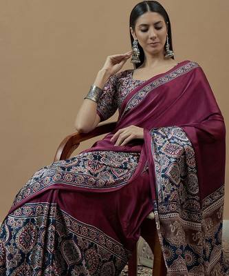 magenta ethnic motifs ajrak poly crepe block print saree 4