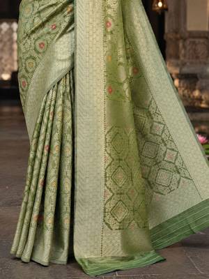 lime woven design zari art silk blend banarasi saree 5