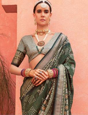 Green ethnic motifs zari silk blend banarasi saree 2