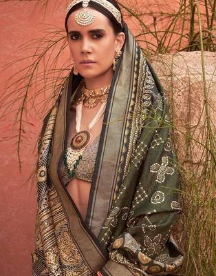 Green ethnic motifs zari silk blend banarasi saree 3