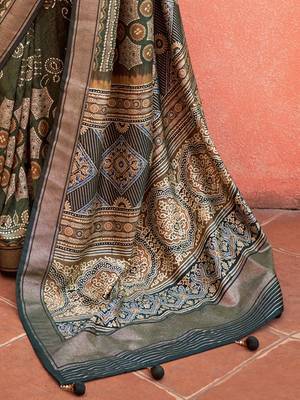 Green ethnic motifs zari silk blend banarasi saree 5