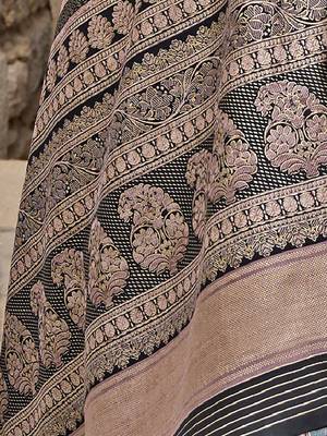 Grey woven design zari dabu saree 4