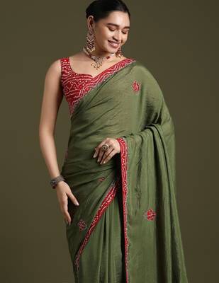 Green floral embroidered sequinned tissue saree with matching blouse 4