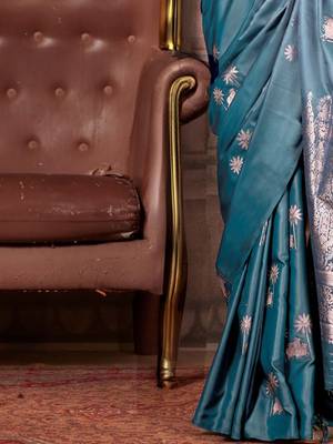 blue women woven design zari satin gadwal saree 5