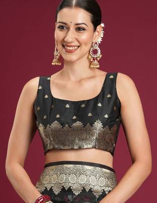 Black black floral zari silk blend heavy work banarasi saree with unstiched blouse 5