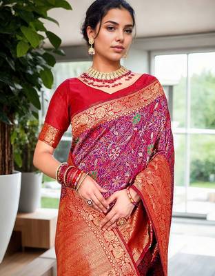 magenta woven design zari kanjeevaram silk blend saree 4