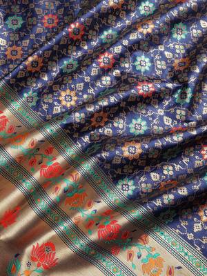 navy blue woven design zari kanjeevaram silk blend saree 5
