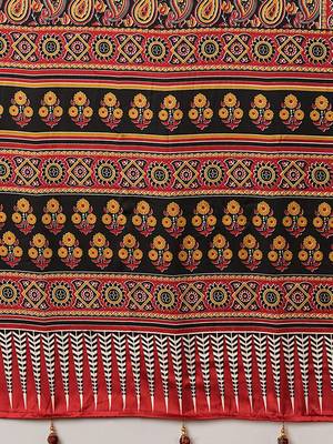 black ethnic motifs crepe saree 5