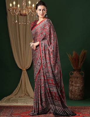 maroon ethnic motifs crepe saree 2